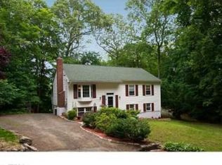 8 Grove Hill Rd, Clinton, CT 06413