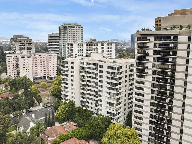 10433 Wilshire Blvd #808 — Photo 23