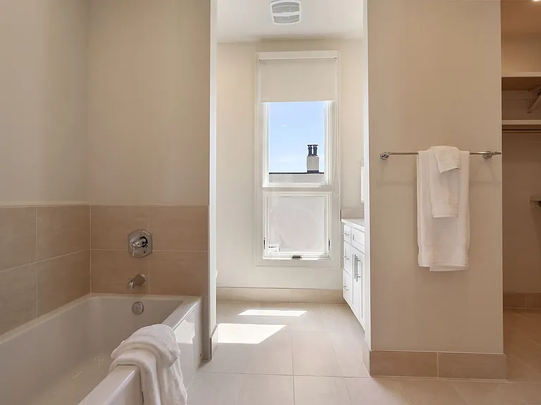 The Academy Luxury Apartments and Townhomes — Photo 10