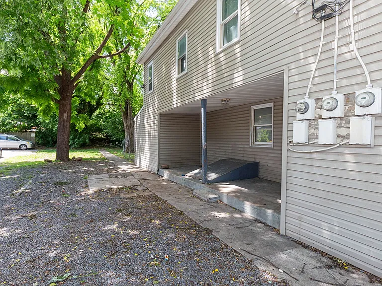 323 S Raleigh St — Photo 6