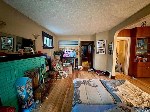 5th image of 2341 ELPHINSTONE STREET