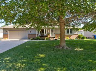 318 E Shadybrook Dr, Cheney, KS 67025
