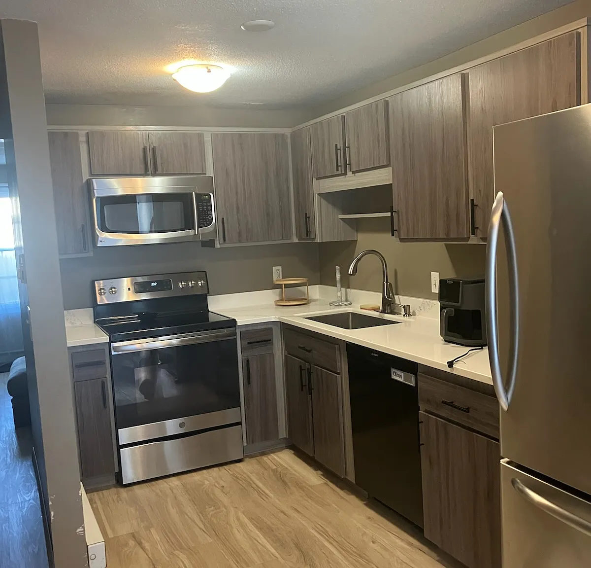 2 bed, 924 sqft, $2,100 — Photo 4