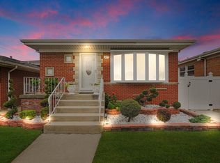 8319 S Kolin Ave, Chicago, IL 60652