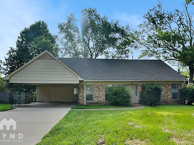 2888 Baywood Dr — Photo 1