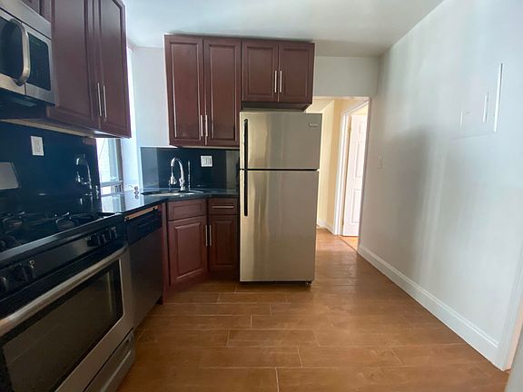 3rd image of 1642 Lexington Ave #10A