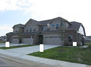 310 Lakewick Ln #112, Willowick, OH 44095