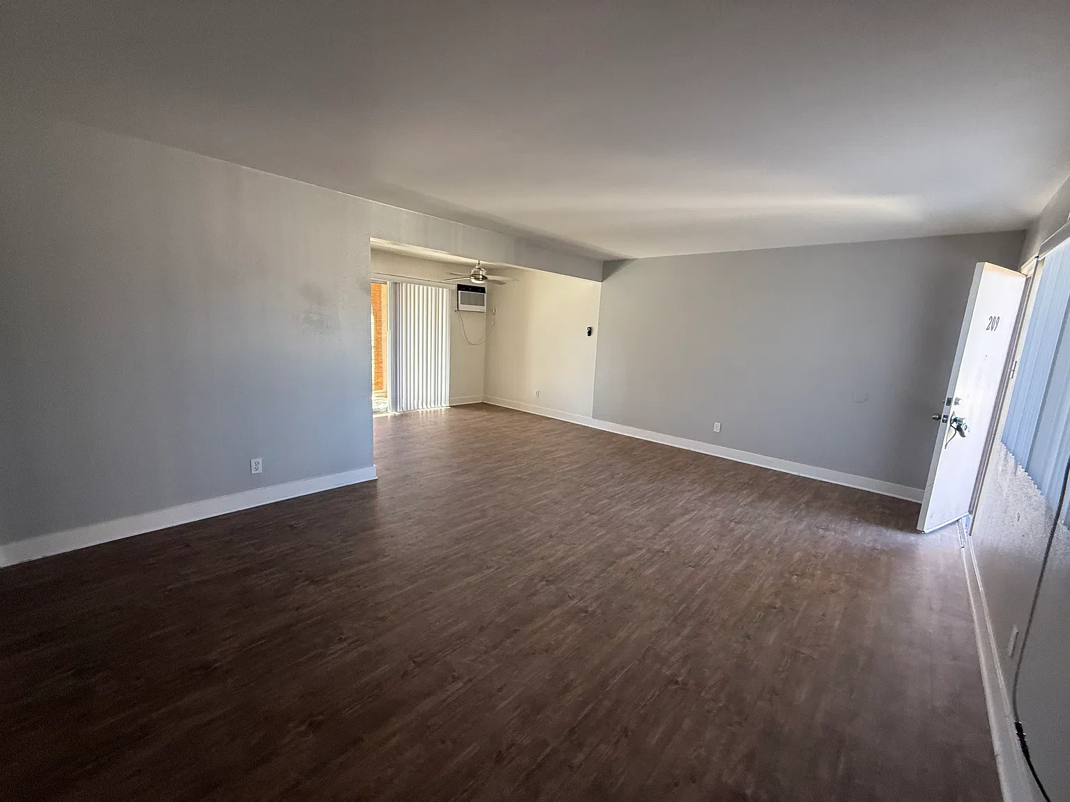 2 bed, 1.5 bath, 1025 sqft, $2,500 — Photo 3