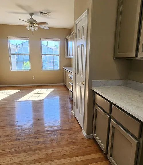 1561 Bonner Springs Dr — Photo 17