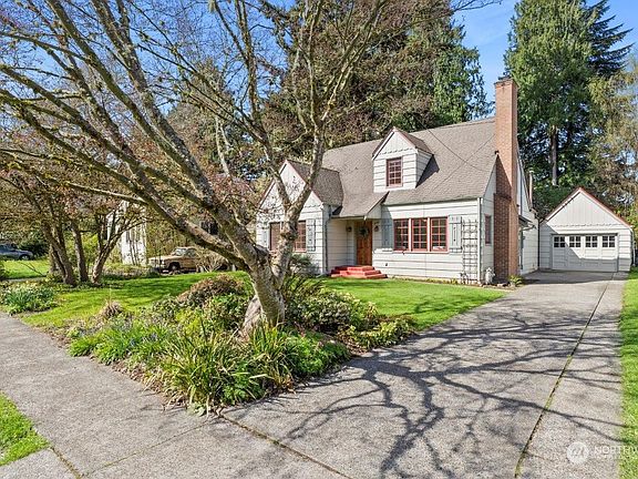 2nd image of 3209 Lorne Street SE