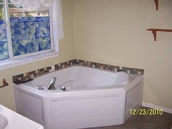 3rd image of 180 Cooke St