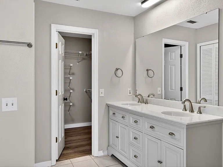 802 Arietta Cir N — Photo 26