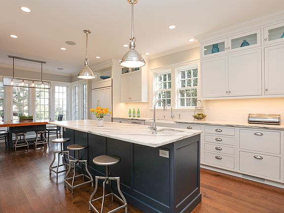 5th image of 84 Larchmont Ave