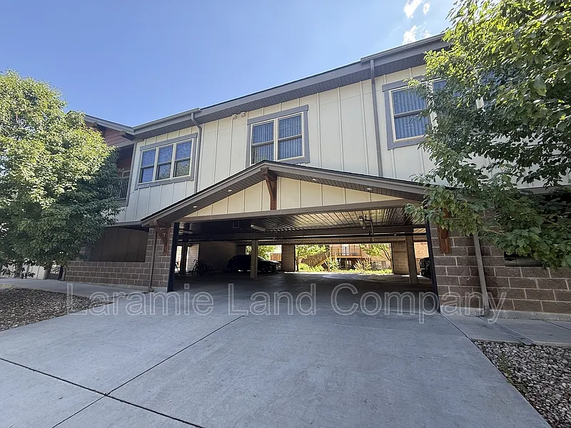 1403 E Gibbon St #101