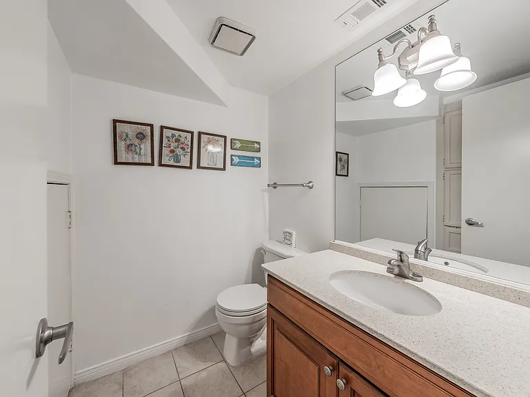 2402 Northlake Ct — Photo 18