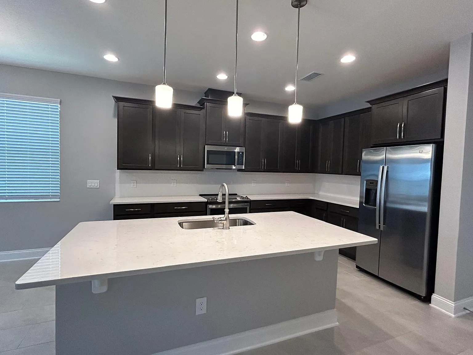 631 Becklow St — Photo 3