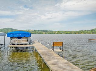 W10894 Fox Glen Rd, Poynette, WI 53955