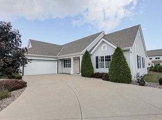 5334 W Highlands Ct, Franklin, WI 53132