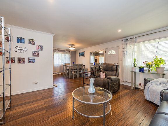4th image of 434 N Park Dr