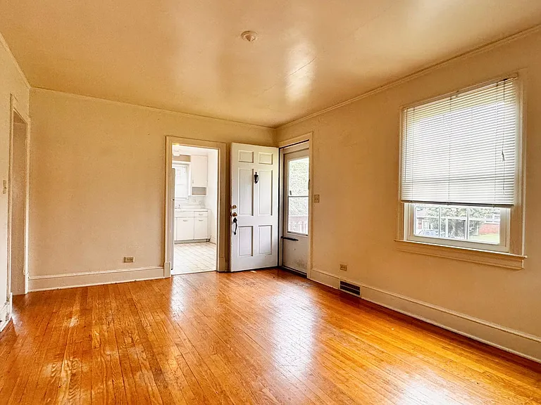 1505 Broad Ave — Photo 4