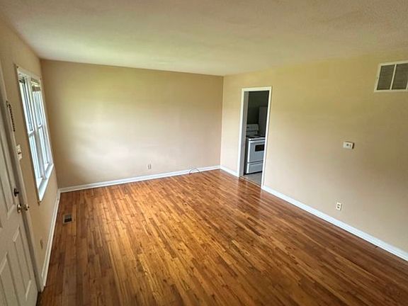 2nd image of 1024 Ash St #1024