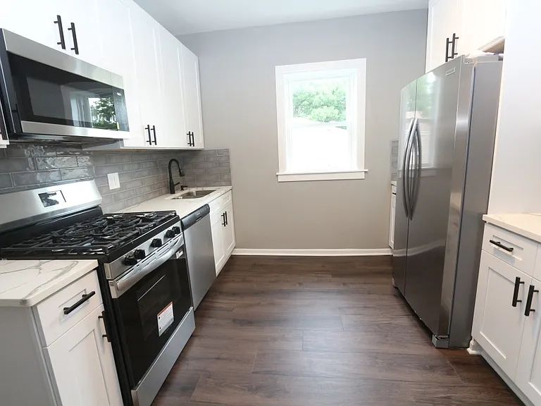 549 E 91st St #1 — Photo 7