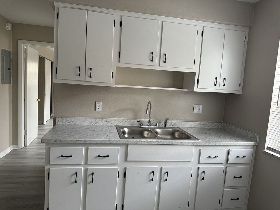 1st image of 5010 Woodbine Ave APT A