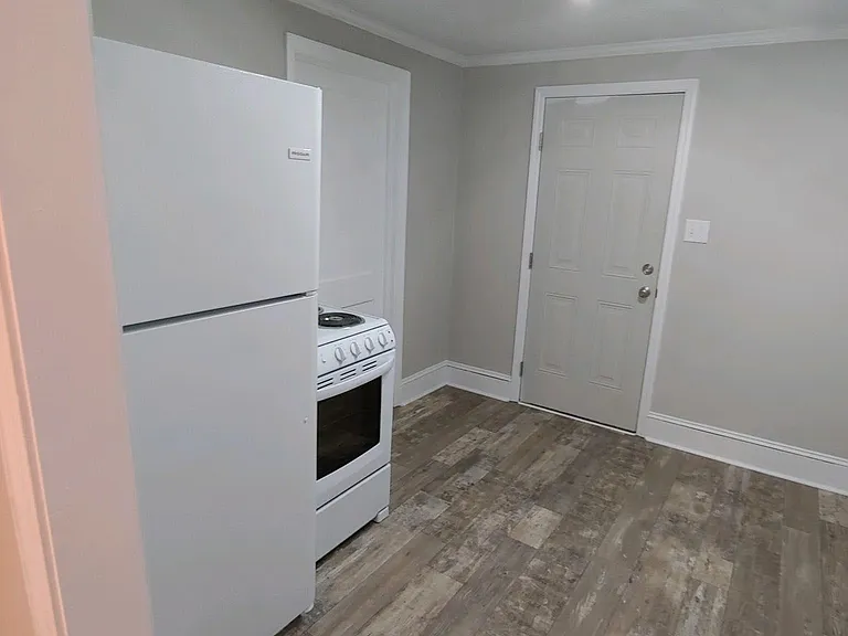 1110 Henderson Ave — Photo 10