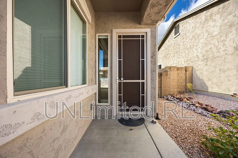 3 bed, 2.0 bath, 1391 sqft, $2,200 — Photo 3