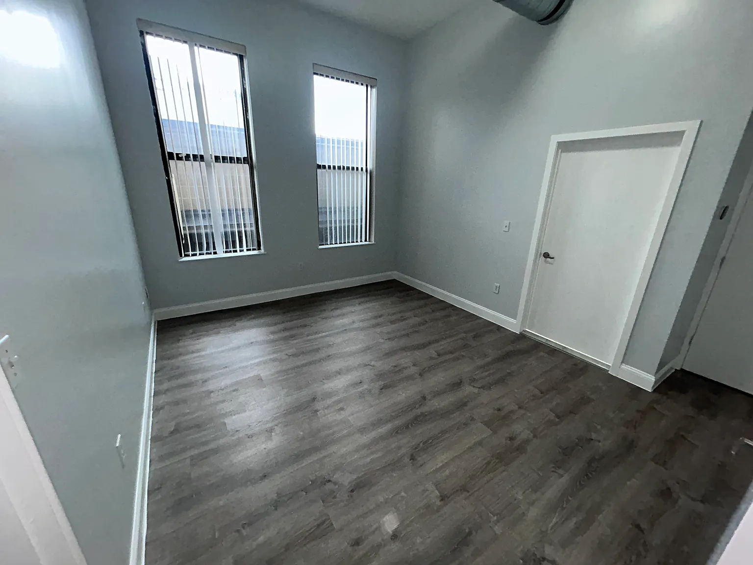 1 bed, 960 sqft, $1,600 — Photo 3