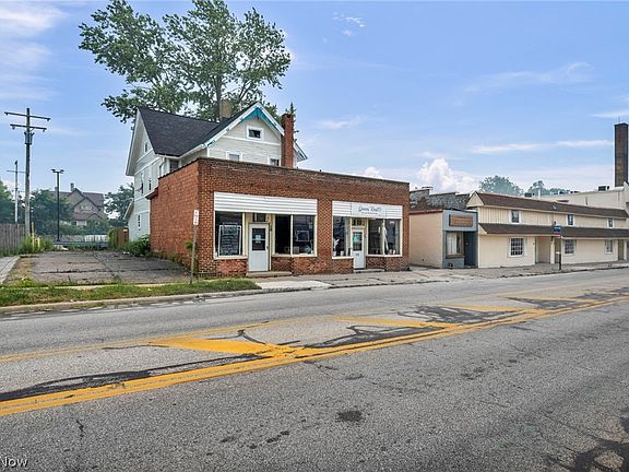 3rd image of 16 Columbus St