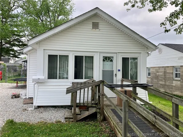 202 R Street, Bedford, IN 47421