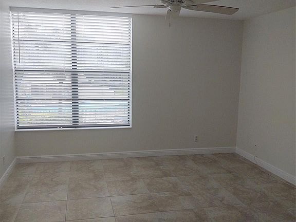 5th image of 9 Royal Palm Way #2010