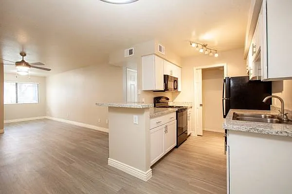 Rock Ridge Apartments — Photo 11