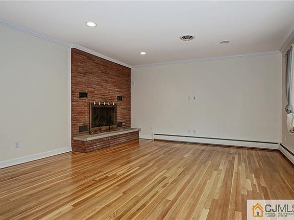 3rd image of 1 Lake Park Dr NE