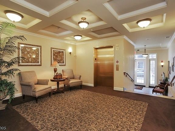 2nd image of 3105 Enclave Cir #3105