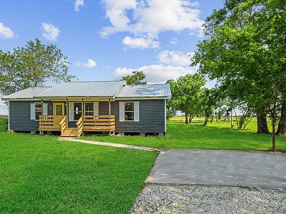 4th image of 152 Country Oaks Street