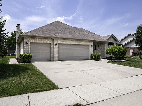 2nd image of 8410 Hollybrook Ln