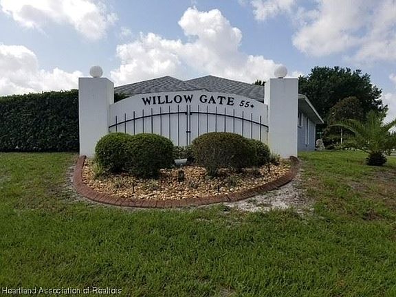 3rd image of 1633 Willow Run
