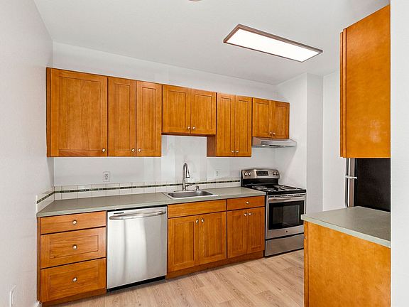 2nd image of 1202 E Pine St Unit 206