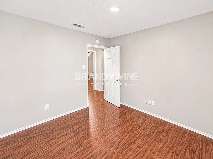 5233 Hill Ridge Dr — Photo 21