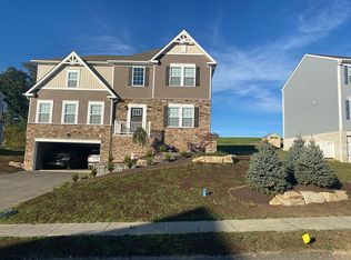 12 Equestrian Dr, Imperial, PA 15126