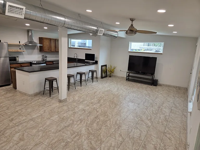 707 W Crestland Dr — Photo 11