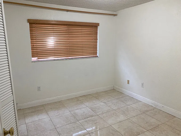 1907 SW 131 Place Ct — Photo 11