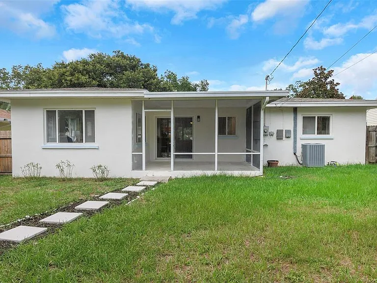 245 Grove Cir N — Photo 26