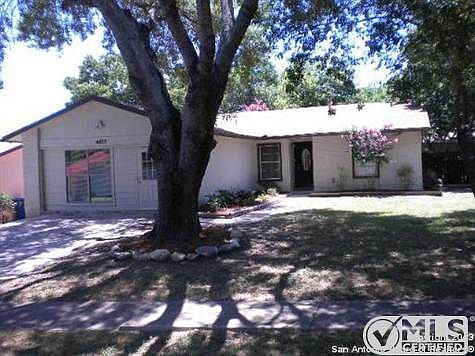 2nd image of 4822 Blue Heron St