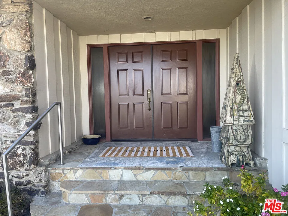 3 bed, 3.0 bath, 2765 sqft, $11,000 — Photo 3