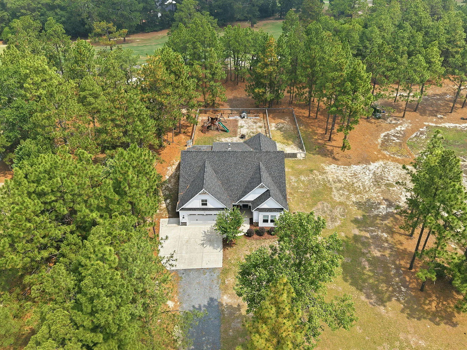3 bed, 2.0 bath, 3232 sqft, $2,200 — Photo 4