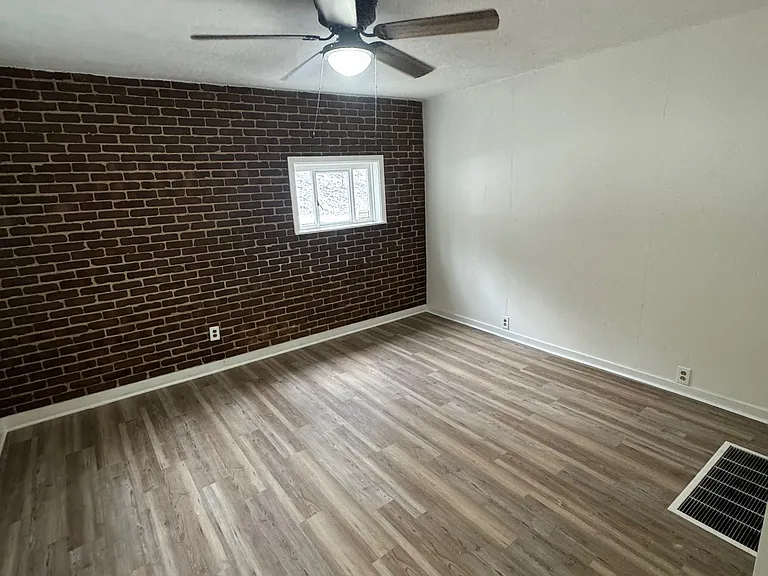 595 Castle Ave W — Photo 1
