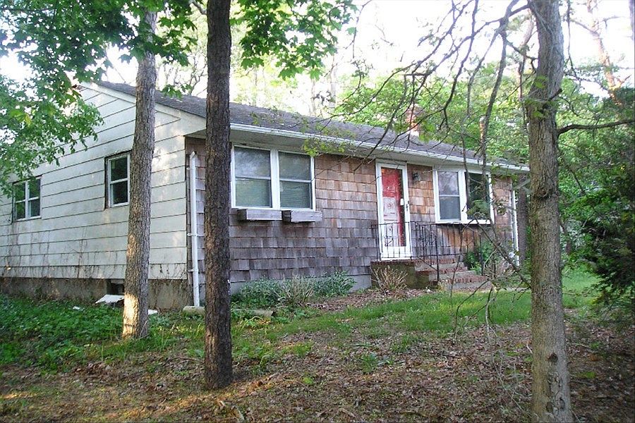 2nd image of 149 Leonard St